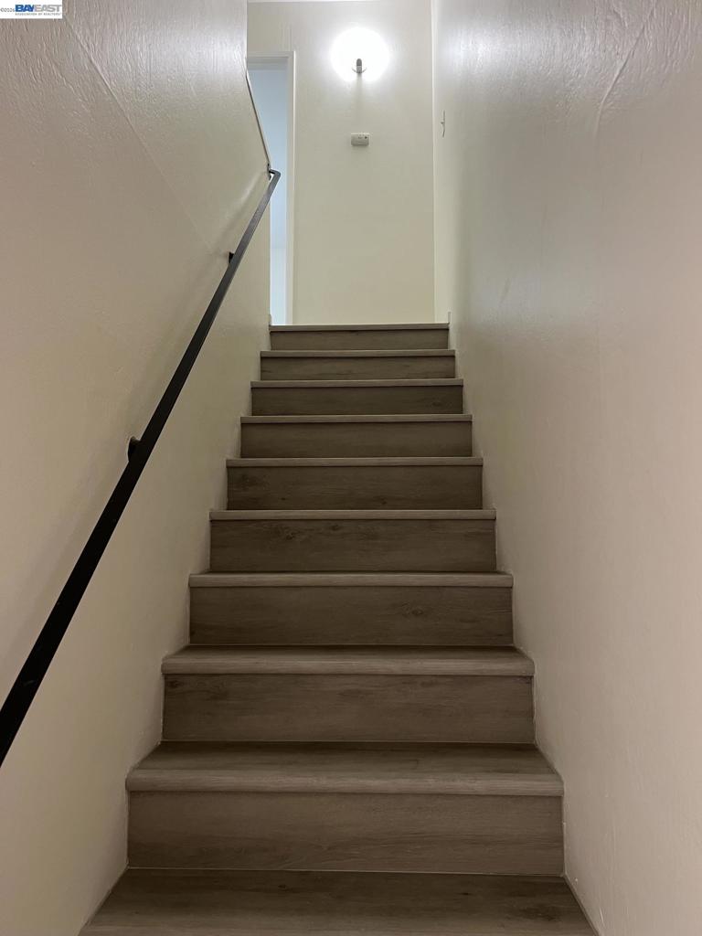 https://media.crmls.org/mediaz/35ea9139-f4f6-477b-89c0-0759a8f418c3.jpg?preset=X-Large