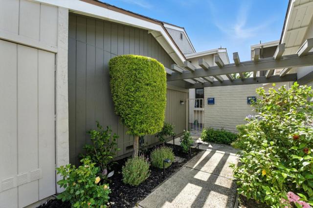 588 Marlin Court, Redwood City CA: https://media.crmls.org/mediaz/35ea93cd-3bbf-4ee1-a4e1-2a6d6969851d.jpg