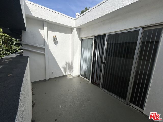 5142 Zelzah Avenue, Encino CA: https://media.crmls.org/mediaz/35eb8d81-36e6-485c-8714-d364add1d551.jpg