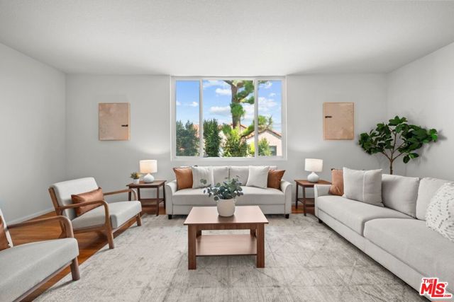 5840 Etiwanda Avenue, Tarzana CA: https://media.crmls.org/mediaz/35ec11fe-8eb8-4732-a504-9fdd110055a4.jpg