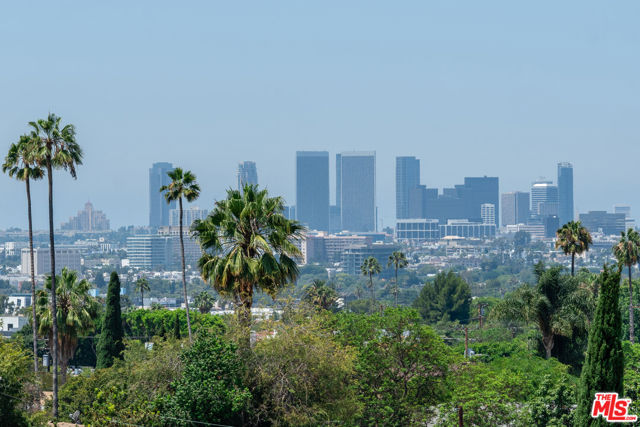 1250 N Fairfax Avenue, West Hollywood CA: https://media.crmls.org/mediaz/35ec28eb-cab6-4051-b406-86ce50476d4d.jpg