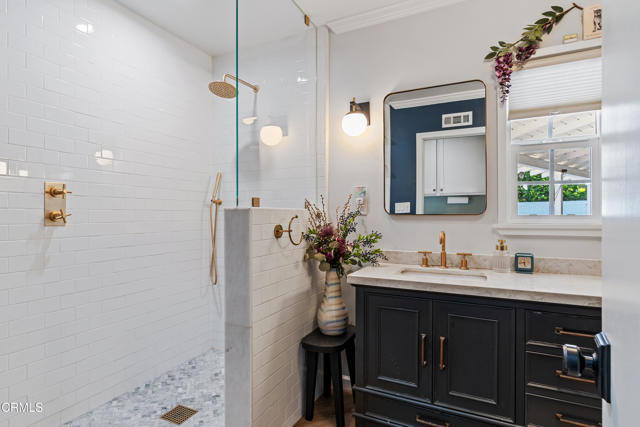 Detail Gallery Image 11 of 22 For 2701 N 6th St, Burbank,  CA 91504 - 3 Beds | 2 Baths