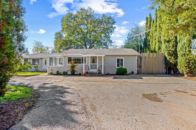 10395 Santa Teresa Boulevard, Gilroy CA: https://media.crmls.org/mediaz/35ecf28e-9ff2-4b07-9087-61acdb37a344.jpg