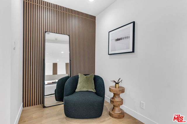 418 N Bowling Green Way, Los Angeles CA: https://media.crmls.org/mediaz/35ed248d-3ef3-430d-bf0e-405bf5737571.jpg