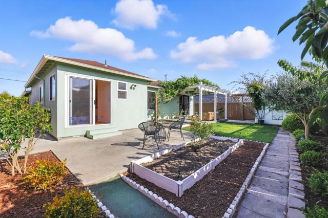 110 Manzanita Avenue, South San Francisco CA: https://media.crmls.org/mediaz/35ee0402-7386-4819-8fd7-d6bc50986084.jpg