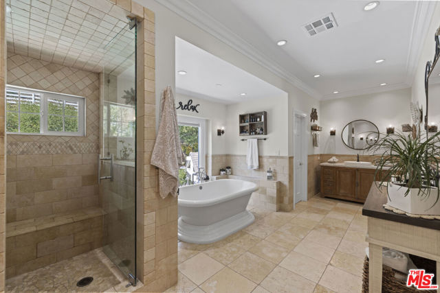 25730 Sand Canyon Road, Santa Clarita CA: https://media.crmls.org/mediaz/35efac2c-5563-48e5-8f88-49b5a590f9cd.jpg