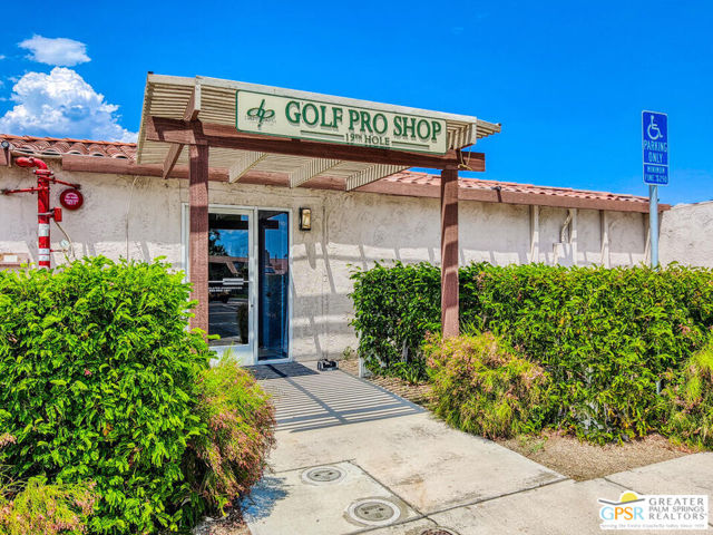 38 Paseo Laredo N, Cathedral City CA: https://media.crmls.org/mediaz/35efc1d4-55ab-47a3-883b-3a94bbbc40c0.jpg