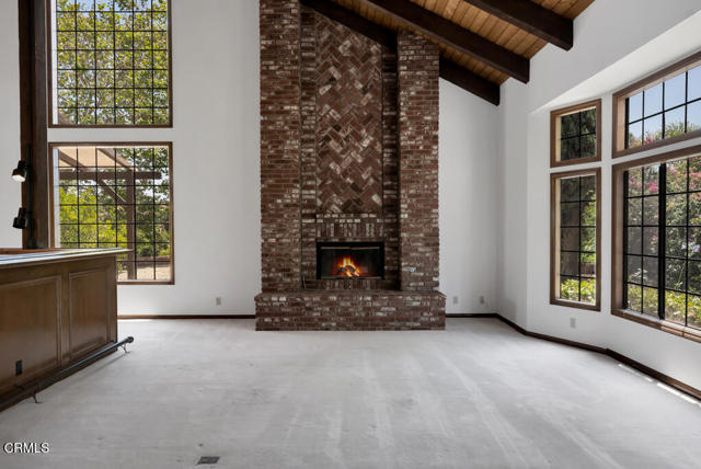 11395 Highridge Court, Camarillo CA: https://media.crmls.org/mediaz/35efe912-565e-4b4d-8ce1-d83eca414db4.jpg