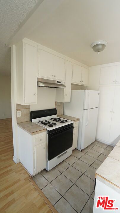 1338 14TH Street, Santa Monica CA: https://media.crmls.org/mediaz/35efee12-e8c0-4d68-98ca-d34065e50f22.jpg