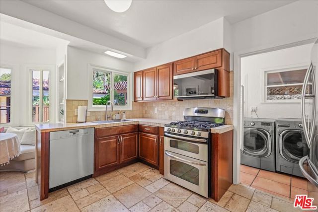 6119 Del Valle Drive, Los Angeles CA: https://media.crmls.org/mediaz/35f0839d-d78e-4f69-95c5-286cd6e426bb.jpg