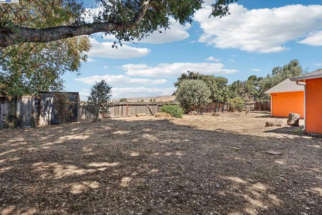 37709 Arlene Court, Fremont CA: https://media.crmls.org/mediaz/35f127bb-bef7-4831-a2fd-c928f4c177b2.jpg