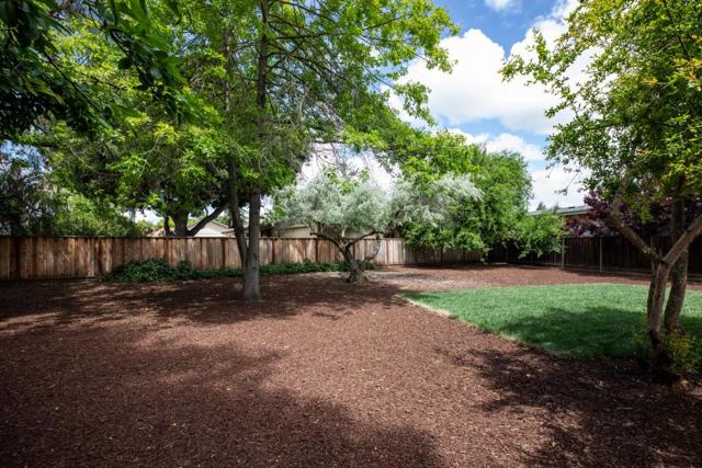 3079 Waverley Street, Palo Alto CA: https://media.crmls.org/mediaz/35f160a0-9eda-41d7-a519-41f07c9defc2.jpg