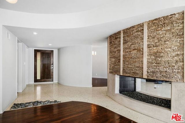 6616 Wooster Avenue, Los Angeles CA: https://media.crmls.org/mediaz/35f16d3a-f8b3-425c-a2f3-28321d3488ed.jpg