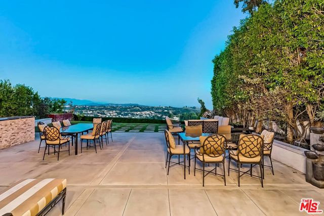 2322 Canyonback Road, Los Angeles CA: https://media.crmls.org/mediaz/35f21257-3284-494d-8278-d2fed7d35c93.jpg