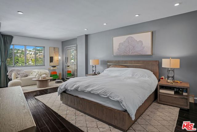 7250 Franklin Avenue, Los Angeles CA: https://media.crmls.org/mediaz/35f2af56-a773-4795-9951-aaf6dcd504dc.jpg