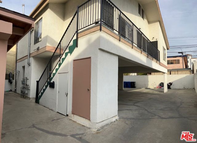 910 S Kingsley Drive, Los Angeles CA: https://media.crmls.org/mediaz/35f2c0d9-b160-4d33-8a80-6b2716092052.jpg
