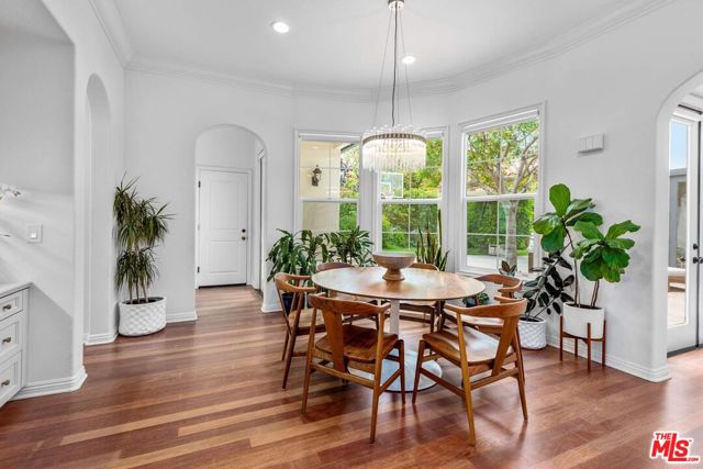 4110 Prado De Los Zorros, Calabasas CA: https://media.crmls.org/mediaz/35f3968e-1da5-4db2-b18e-6f4c1eb2c872.jpg