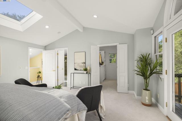 10 Easton Ct, Orinda CA: https://media.crmls.org/mediaz/35f3e9cf-eb26-4861-816c-2094d378ad6e.jpg