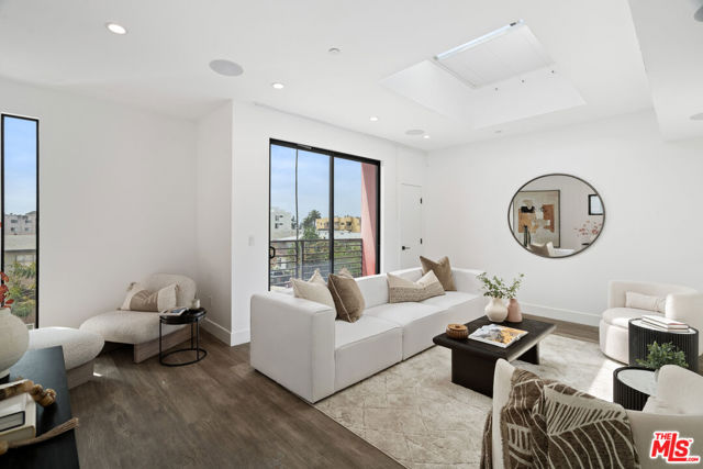 6871 Fountain Avenue, Los Angeles CA: https://media.crmls.org/mediaz/35f411cf-6135-4af6-858b-e217ab79a820.jpg