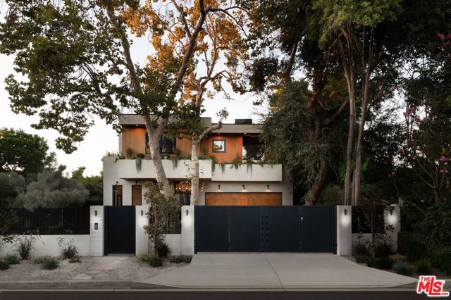 13221 Hesby Street, Sherman Oaks CA: https://media.crmls.org/mediaz/35f435db-05b4-405a-85f8-4c32fa62e267.jpg