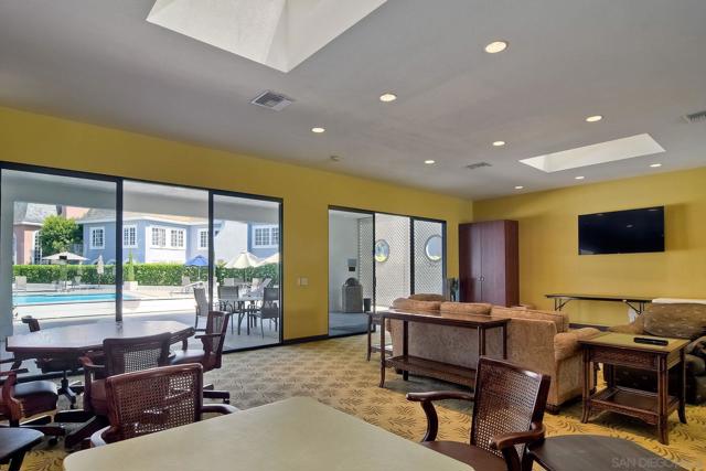 7468 Via De Fortuna, Carlsbad CA: https://media.crmls.org/mediaz/35f454df-0191-47ba-84c5-bf8a81b3248f.jpg