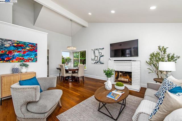 260 Mara Pl, San Ramon CA: https://media.crmls.org/mediaz/35f4d487-3d9f-46a7-b9e4-9395e2af3979.jpg