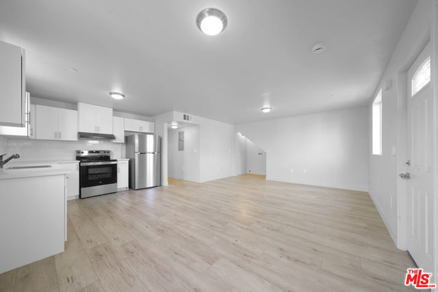 236 W 84th Place, Los Angeles CA: https://media.crmls.org/mediaz/35f54020-8e48-4518-8c42-285e07652c76.jpg