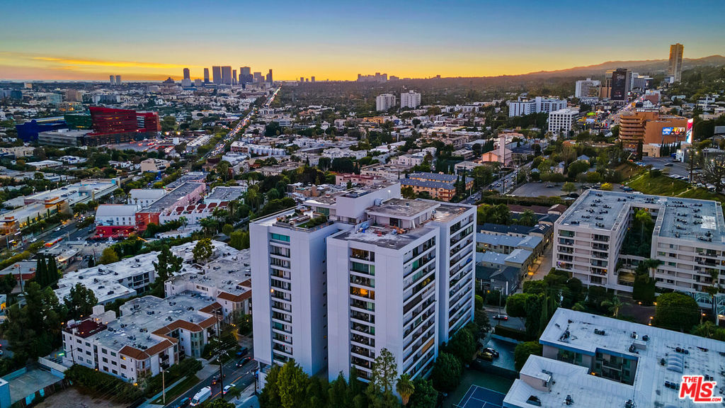 https://media.crmls.org/mediaz/35f5937d-0deb-4771-bc5b-6936f668dc80.jpg?preset=X-Large