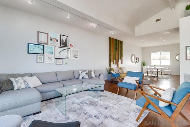 1016 1st St, Coronado CA: https://media.crmls.org/mediaz/35f5aa2d-2d9d-45a1-a13e-e0431b409d98.jpg