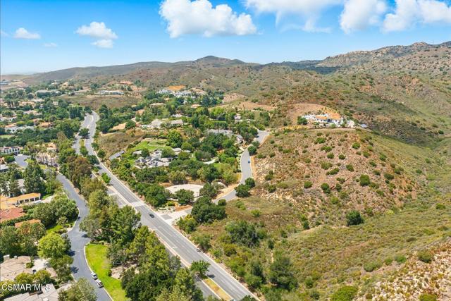 1600 Crown Ridge Court, Westlake Village CA: https://media.crmls.org/mediaz/35f5c0f4-5bb9-43d8-9797-3e724c3f46e0.jpg