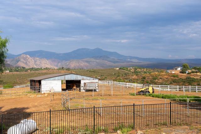 15091 Chemise Creek Rd, Ramona CA: https://media.crmls.org/mediaz/35f61c38-9629-4ff4-b7a0-e90ddcf6787f.jpg