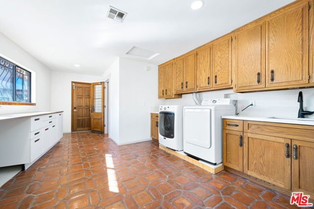 57387 San Juan Road, Yucca Valley CA: https://media.crmls.org/mediaz/35f62850-bf7f-4be9-a3f3-01d8ae273b66.jpg
