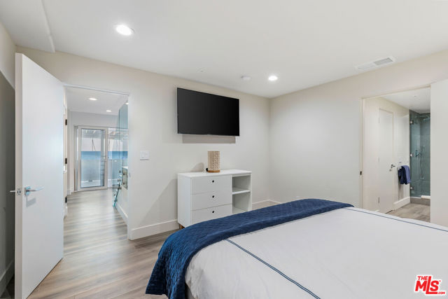 27336 Pacific Coast Highway, Malibu CA: https://media.crmls.org/mediaz/35f65c94-8a7c-40c3-9fee-1a8198ea90e1.jpg