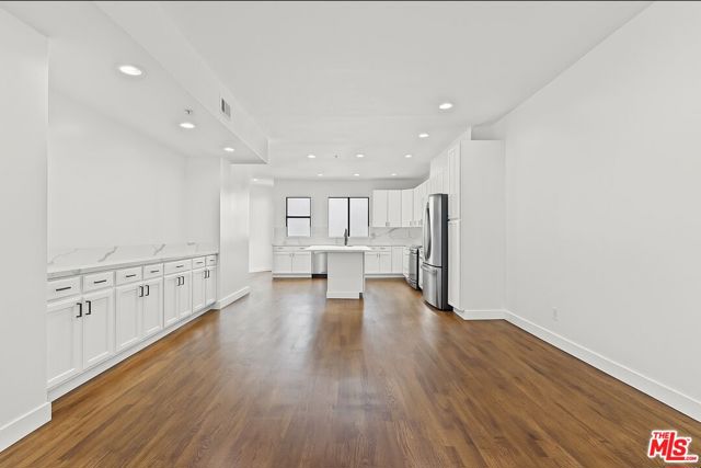 2646 Rinconia Drive, Los Angeles CA: https://media.crmls.org/mediaz/35f6738c-c549-4a7f-b10b-862bc7bfdb71.jpg
