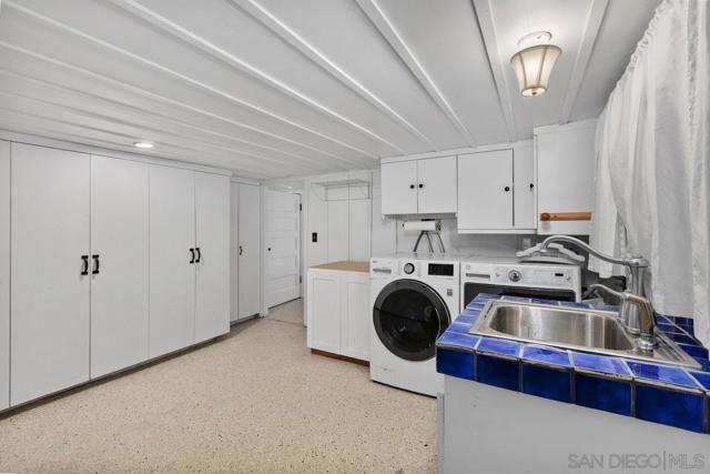 7728 Ludington Pl, La Jolla CA: https://media.crmls.org/mediaz/35f6b0e5-cf0c-4ffd-ace1-1fe00b002567.jpg