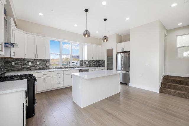 401 San Luis Avenue, Watsonville CA: https://media.crmls.org/mediaz/35f727db-187a-4592-b83b-c00d4b7e8b09.jpg