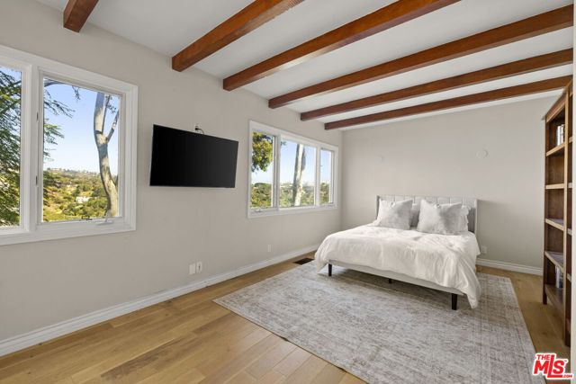 1018 N Tigertail Road, Los Angeles CA: https://media.crmls.org/mediaz/35f75647-9879-46a8-b0cc-595a4f6f278f.jpg