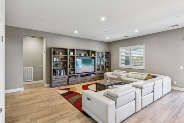 Image 5 of 75 For 82740 Timber Creek Way