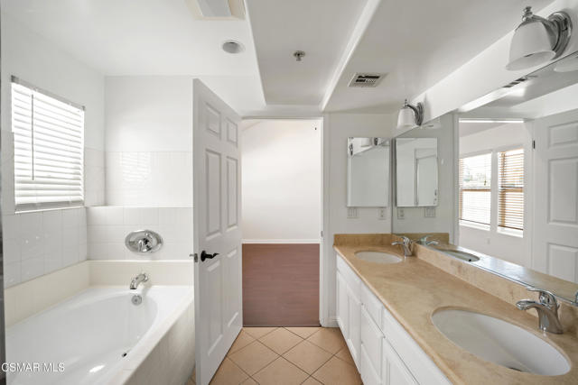 5224 Corteen Place, Valley Village CA: https://media.crmls.org/mediaz/35f7d973-8166-4343-951e-e2ef431d4810.jpg