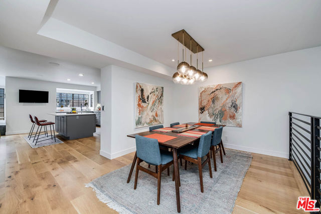 5731 Topanga Canyon Boulevard, Woodland Hills CA: https://media.crmls.org/mediaz/35f7fd38-f355-4518-b999-320629b803d4.jpg