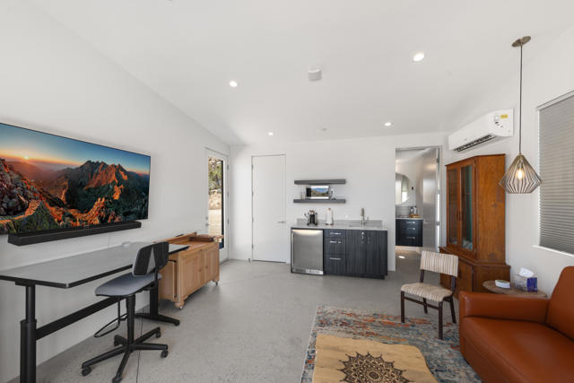 7852 Pinon Drive, Yucca Valley CA: https://media.crmls.org/mediaz/35f85e65-221a-45c1-93ba-786390908cae.jpg