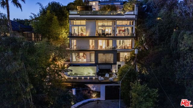 8932 St Ives Drive, Los Angeles CA: https://media.crmls.org/mediaz/35f862a5-5afe-4c4a-8b88-6b29ccf58baf.jpg