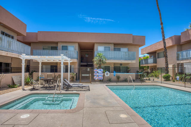 400 N Sunrise Way, Palm Springs CA: https://media.crmls.org/mediaz/35f8d013-382a-435c-b5a6-68fc2d700ebe.jpg