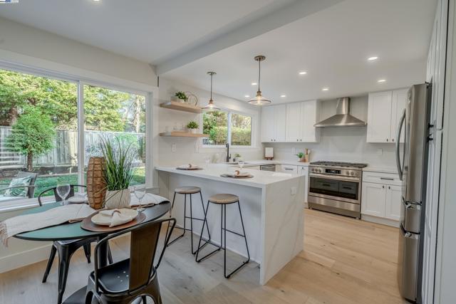 311 Foxboro Ct, San Ramon CA: https://media.crmls.org/mediaz/35f8d25d-9f84-4c12-83a0-6c7aeced51ab.jpg