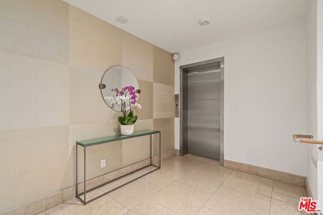 1440 Veteran Avenue, Los Angeles CA: https://media.crmls.org/mediaz/35f8eb21-6e4a-45f2-be60-dfe2a7c60d23.jpg