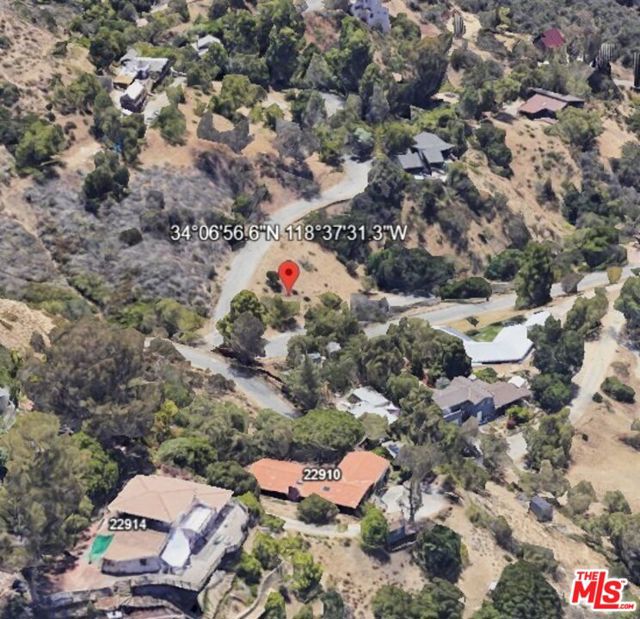 1 Topanga Skyline Dr, Topanga CA: https://media.crmls.org/mediaz/35f90608-384a-42fe-9eab-82911cf6e355.jpg