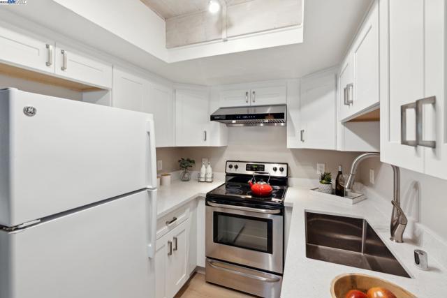 278 Monroe Dr., Mountain View CA: https://media.crmls.org/mediaz/35f98304-c096-44cc-a290-1f314c70c900.jpg