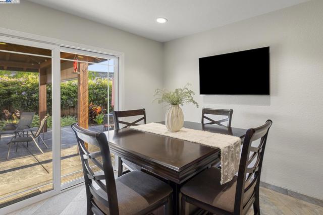5706 Willkie Pl, Fremont CA: https://media.crmls.org/mediaz/35f9ff18-d8a8-4774-b07a-6073b65612f1.jpg
