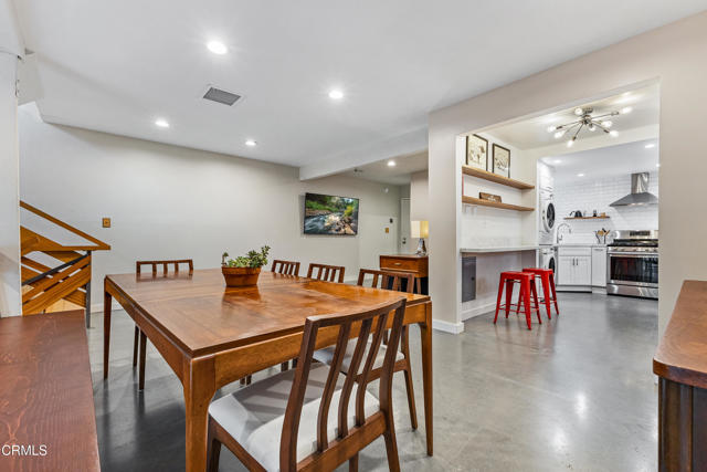 Detail Gallery Image 12 of 47 For 11912 Riverside Dr #20,  Valley Village,  CA 91607 - 2 Beds | 3 Baths