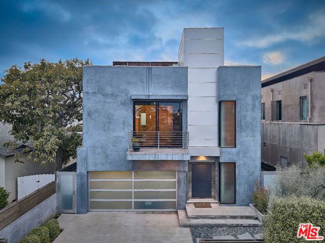 2329 Clement Avenue, Venice CA: https://media.crmls.org/mediaz/35faa51d-f7a0-4bd9-9ea8-5c9e57f82eae.jpg